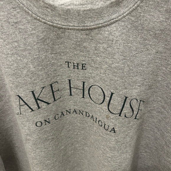 Grey sweatshirt from the Lake House Resort Youth XL - Picture 2 of 4